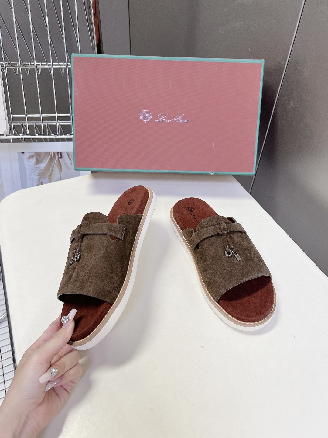 Loro Piana ‌诺悠翩雅春夏最新款老钱风休闲拖鞋超多明星网红种草 Loro Piana Runw