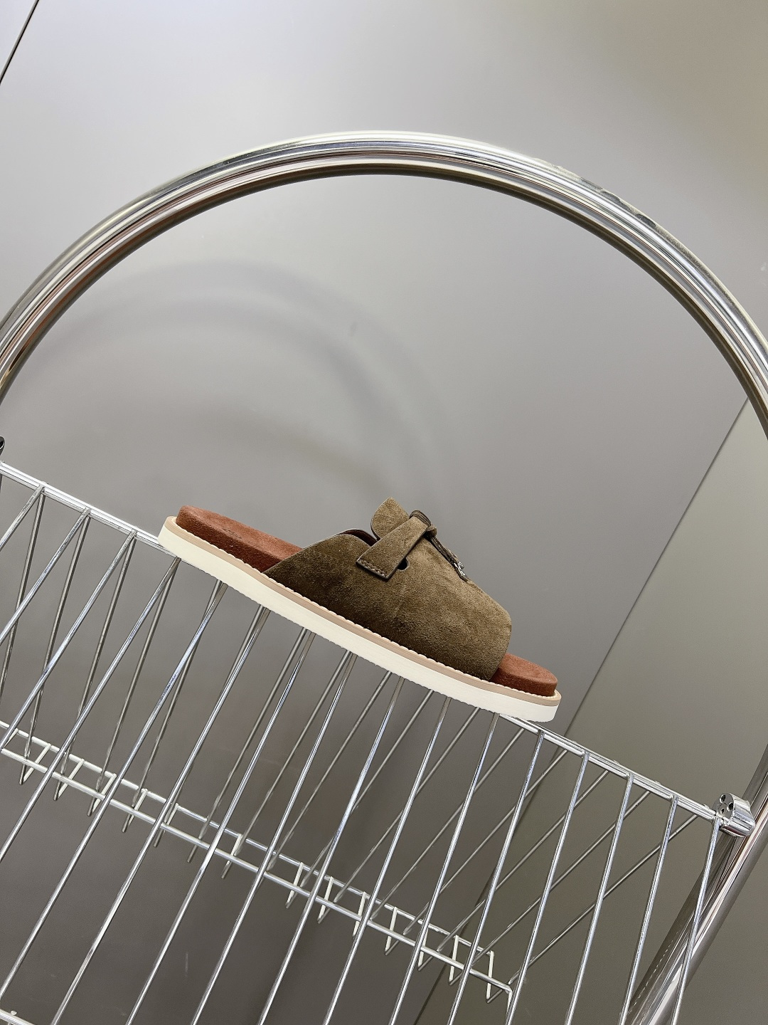 Loro Piana ‌诺悠翩雅春夏最新款老钱风休闲拖鞋超多明星网红种草 Loro Piana Runw