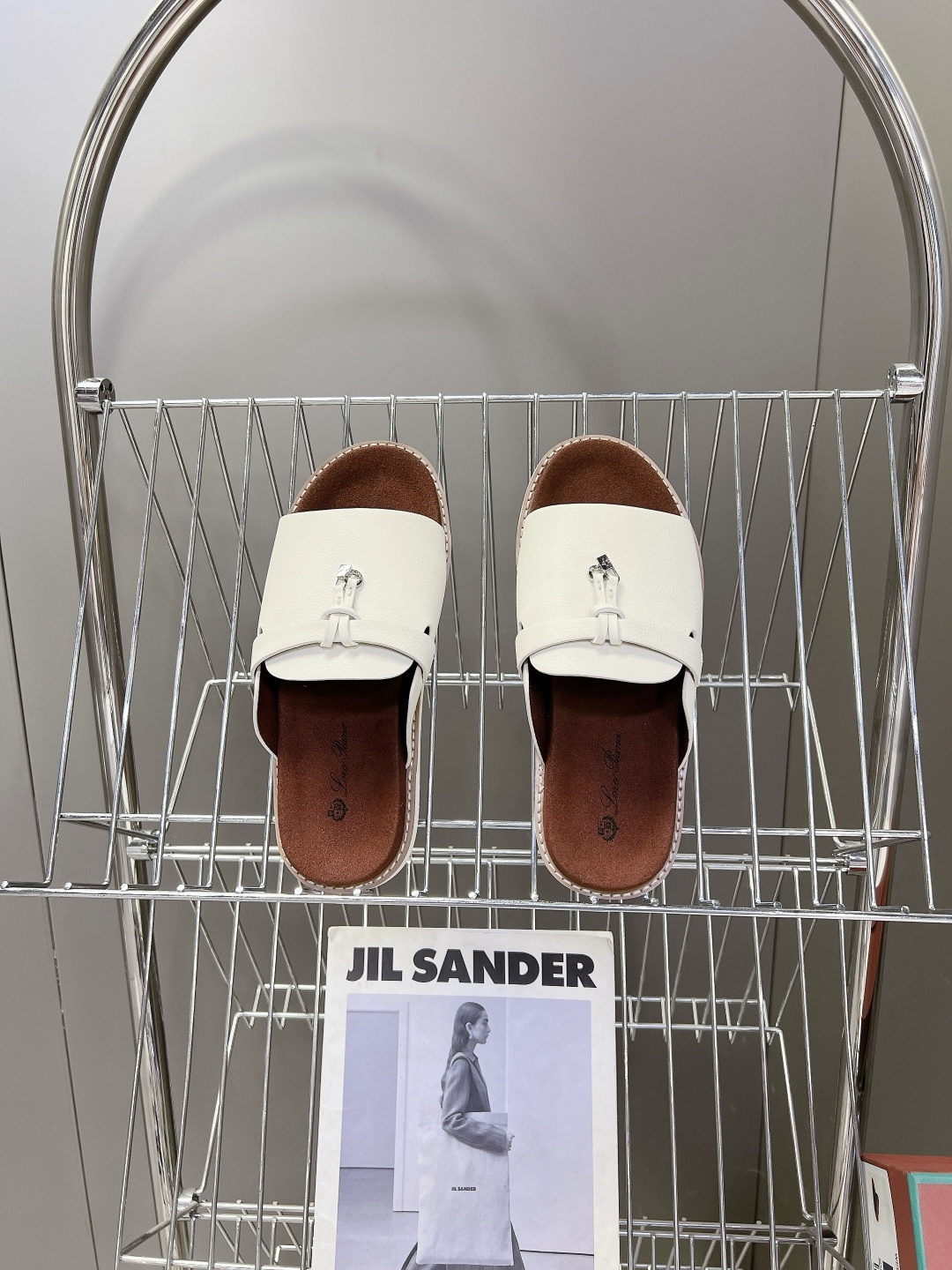 Loro Piana ‌诺悠翩雅春夏最新款老钱风休闲拖鞋超多明星网红种草 Loro Piana Runw
