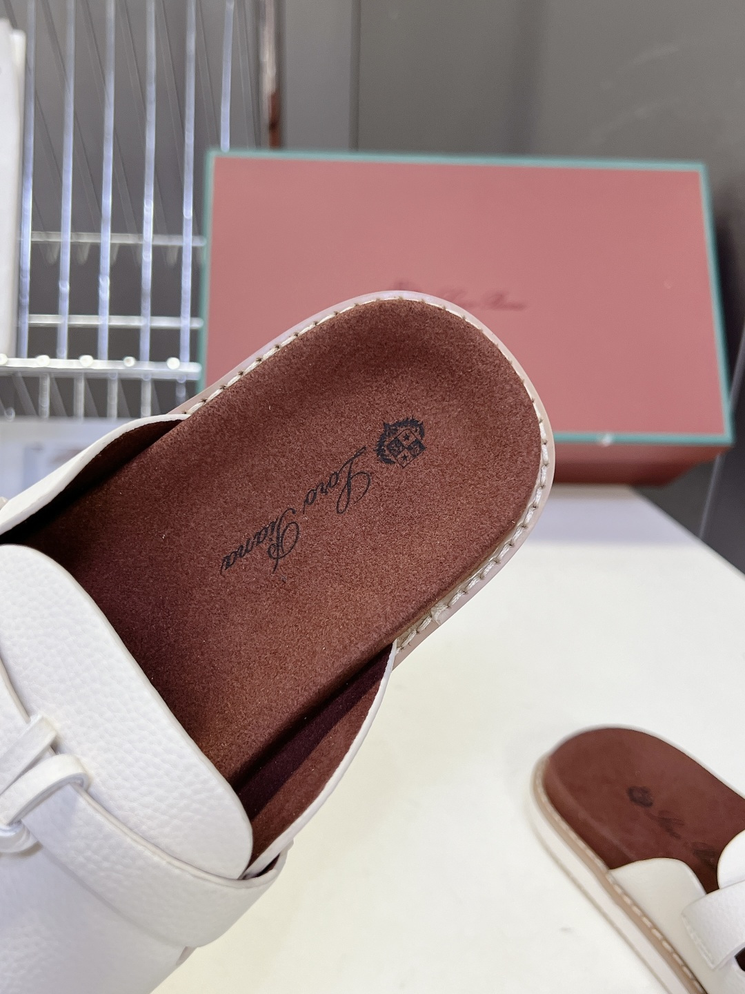 Loro Piana ‌诺悠翩雅春夏最新款老钱风休闲拖鞋超多明星网红种草 Loro Piana Runw