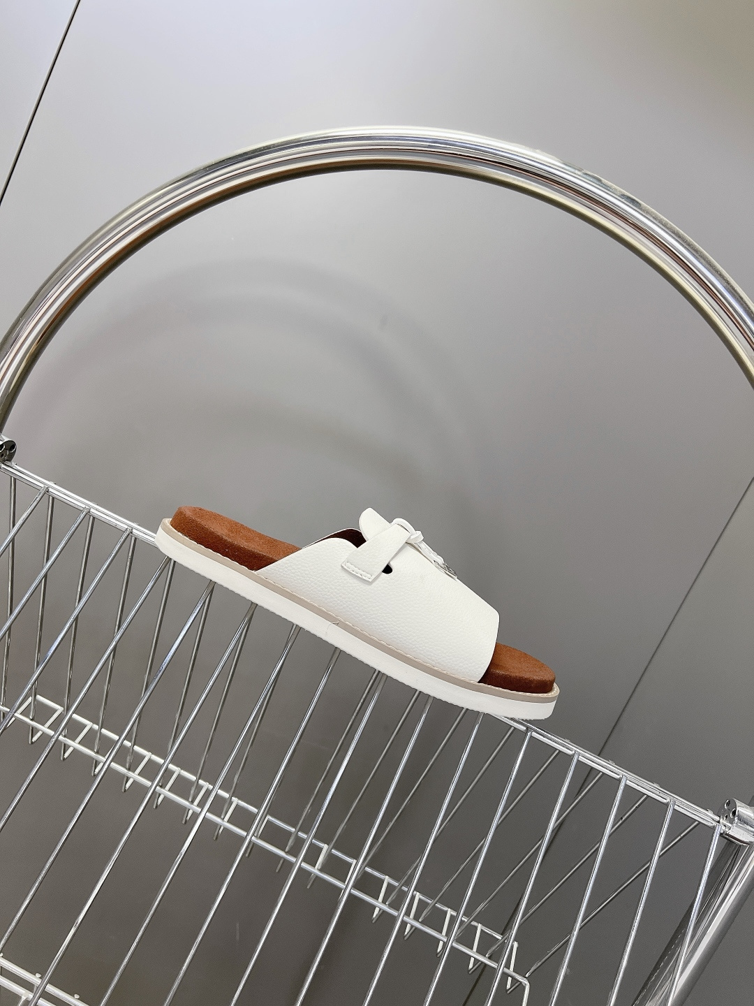 Loro Piana ‌诺悠翩雅春夏最新款老钱风休闲拖鞋超多明星网红种草 Loro Piana Runw