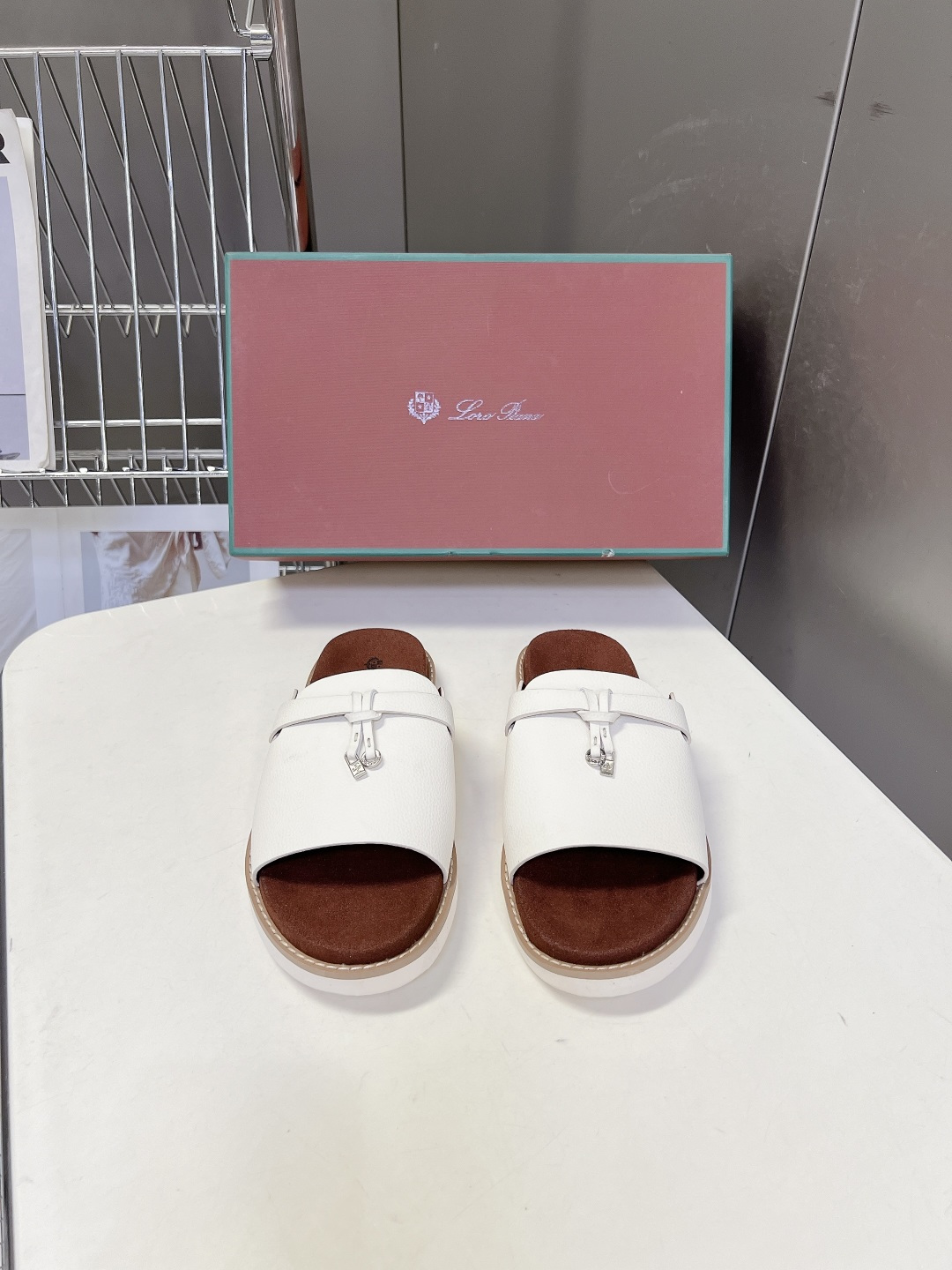 Loro Piana ‌诺悠翩雅春夏最新款老钱风休闲拖鞋超多明星网红种草 Loro Piana Runw