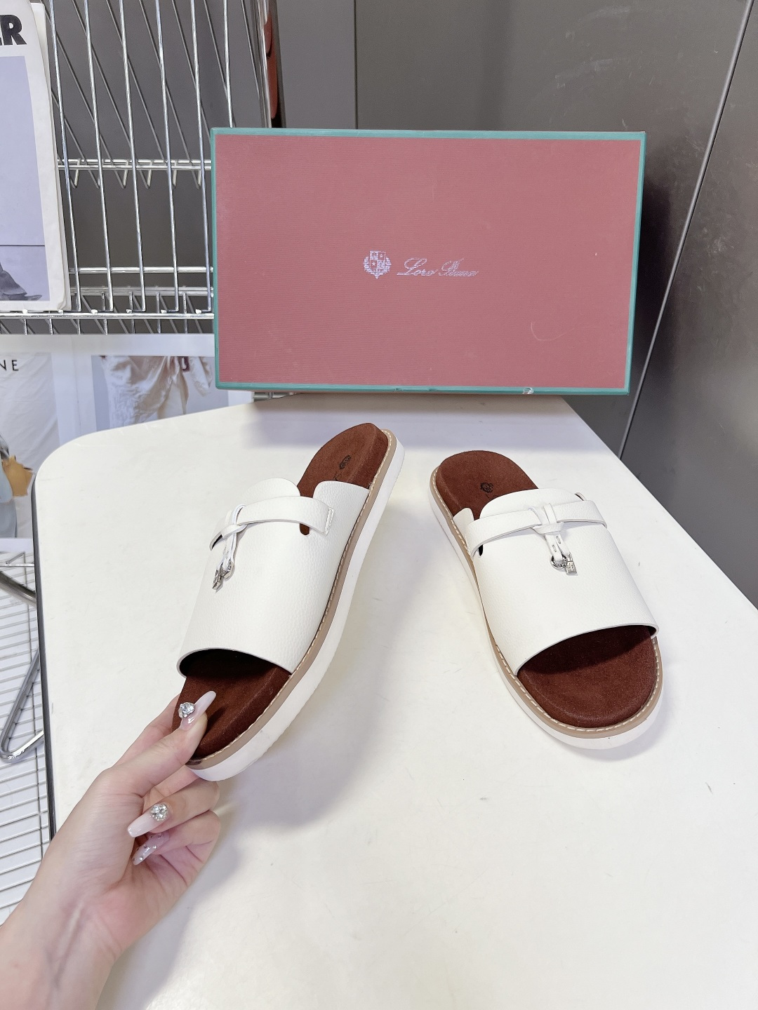 Loro Piana ‌诺悠翩雅春夏最新款老钱风休闲拖鞋超多明星网红种草 Loro Piana Runw
