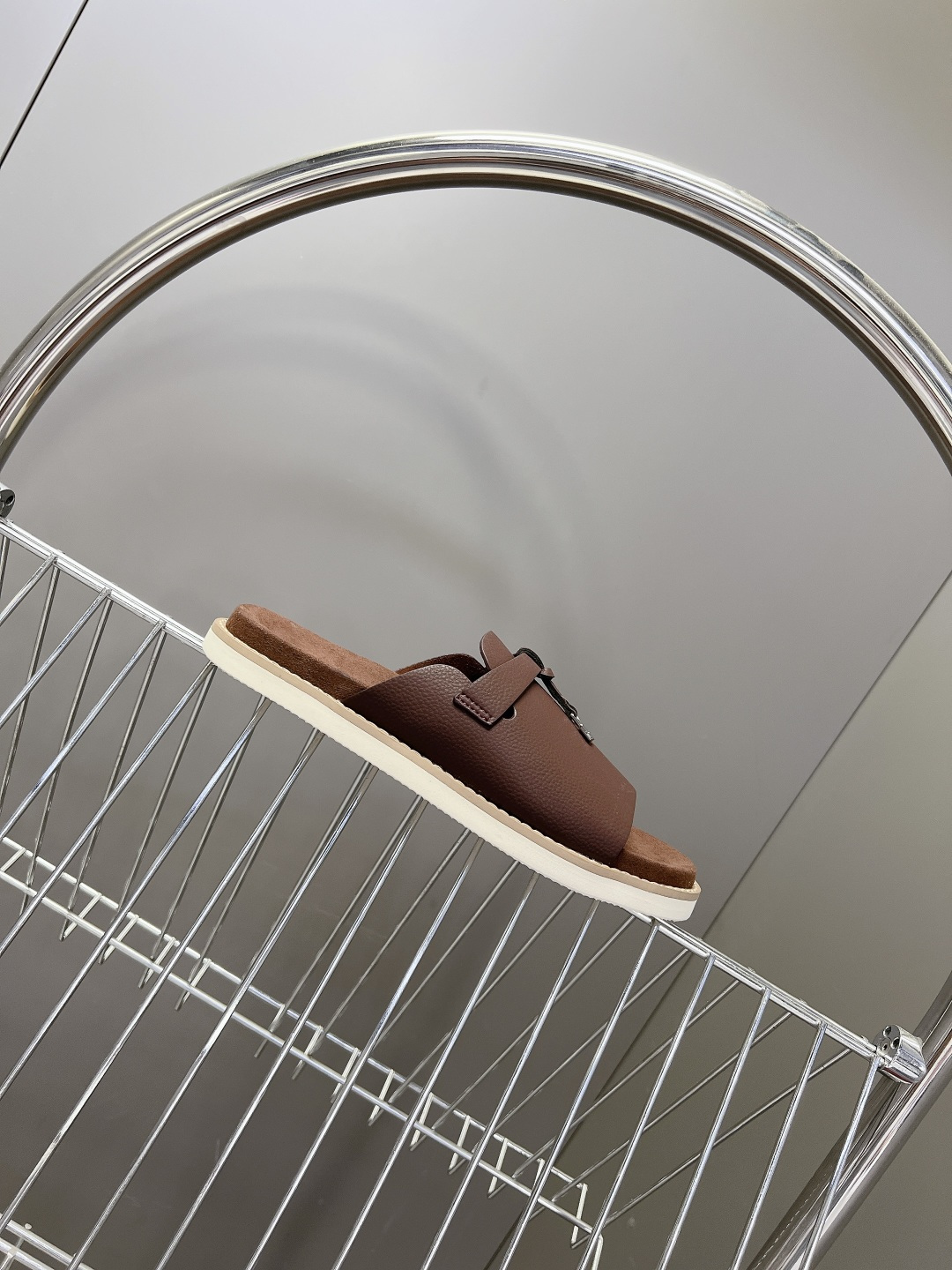 Loro Piana ‌诺悠翩雅春夏最新款老钱风休闲拖鞋超多明星网红种草 Loro Piana Runw