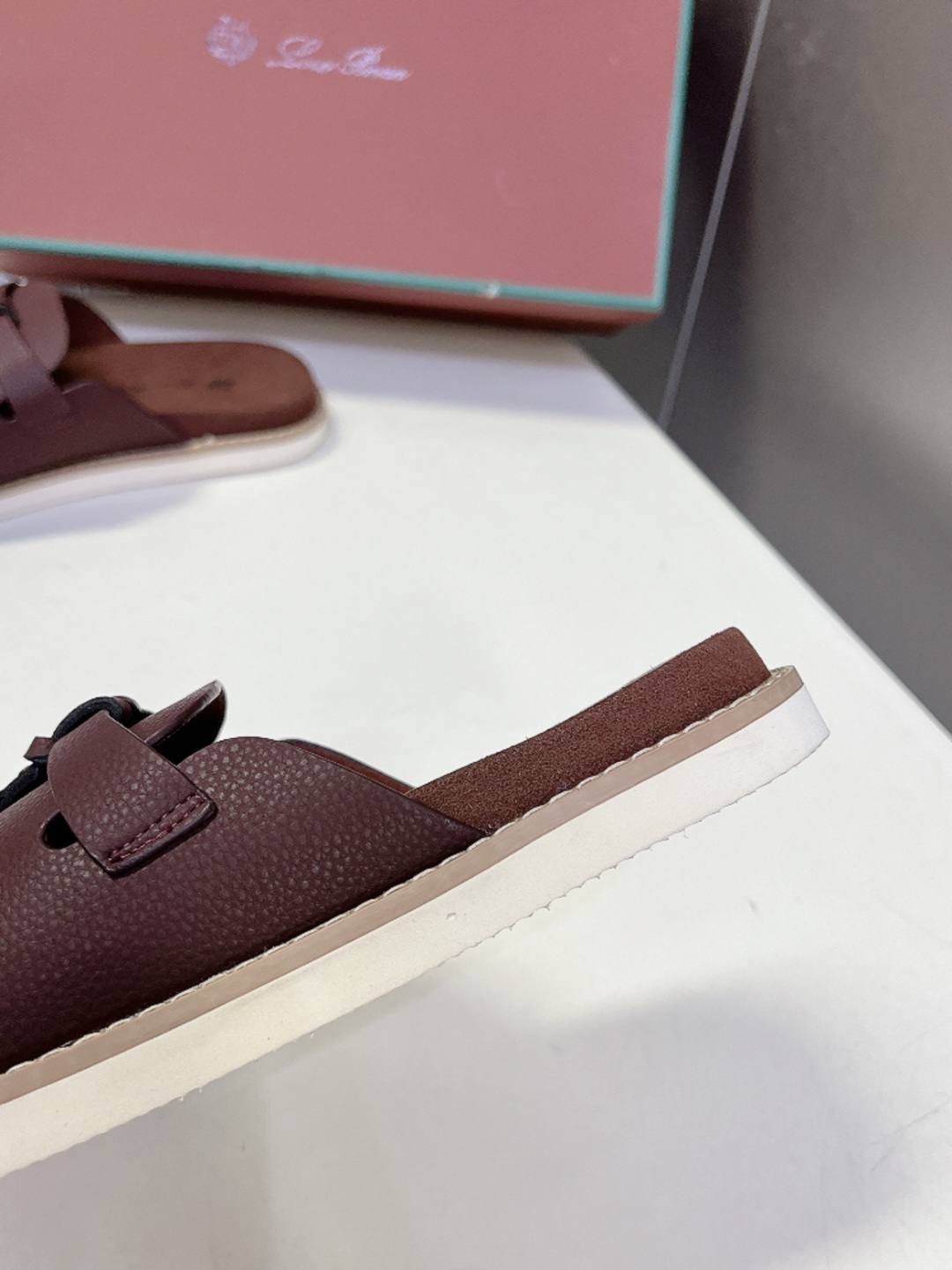 Loro Piana ‌诺悠翩雅春夏最新款老钱风休闲拖鞋超多明星网红种草 Loro Piana Runw