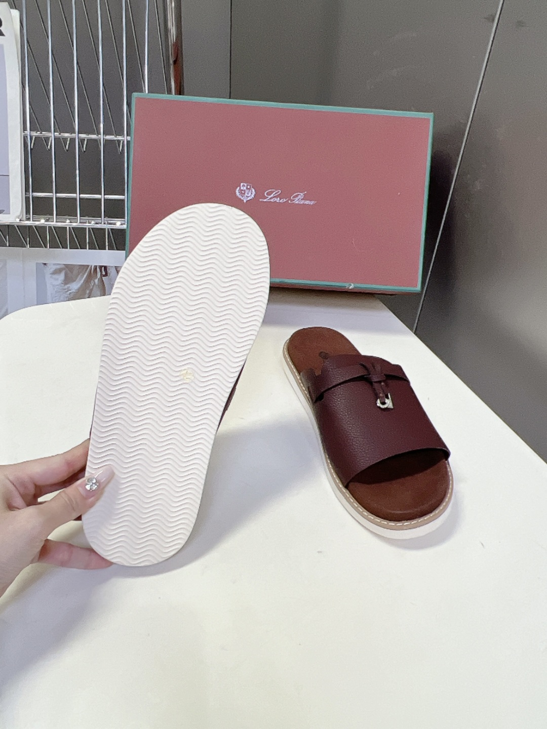 Loro Piana ‌诺悠翩雅春夏最新款老钱风休闲拖鞋超多明星网红种草 Loro Piana Runw