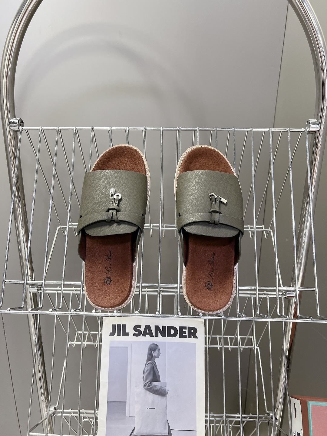 Loro Piana ‌诺悠翩雅春夏最新款老钱风休闲拖鞋超多明星网红种草 Loro Piana Runw