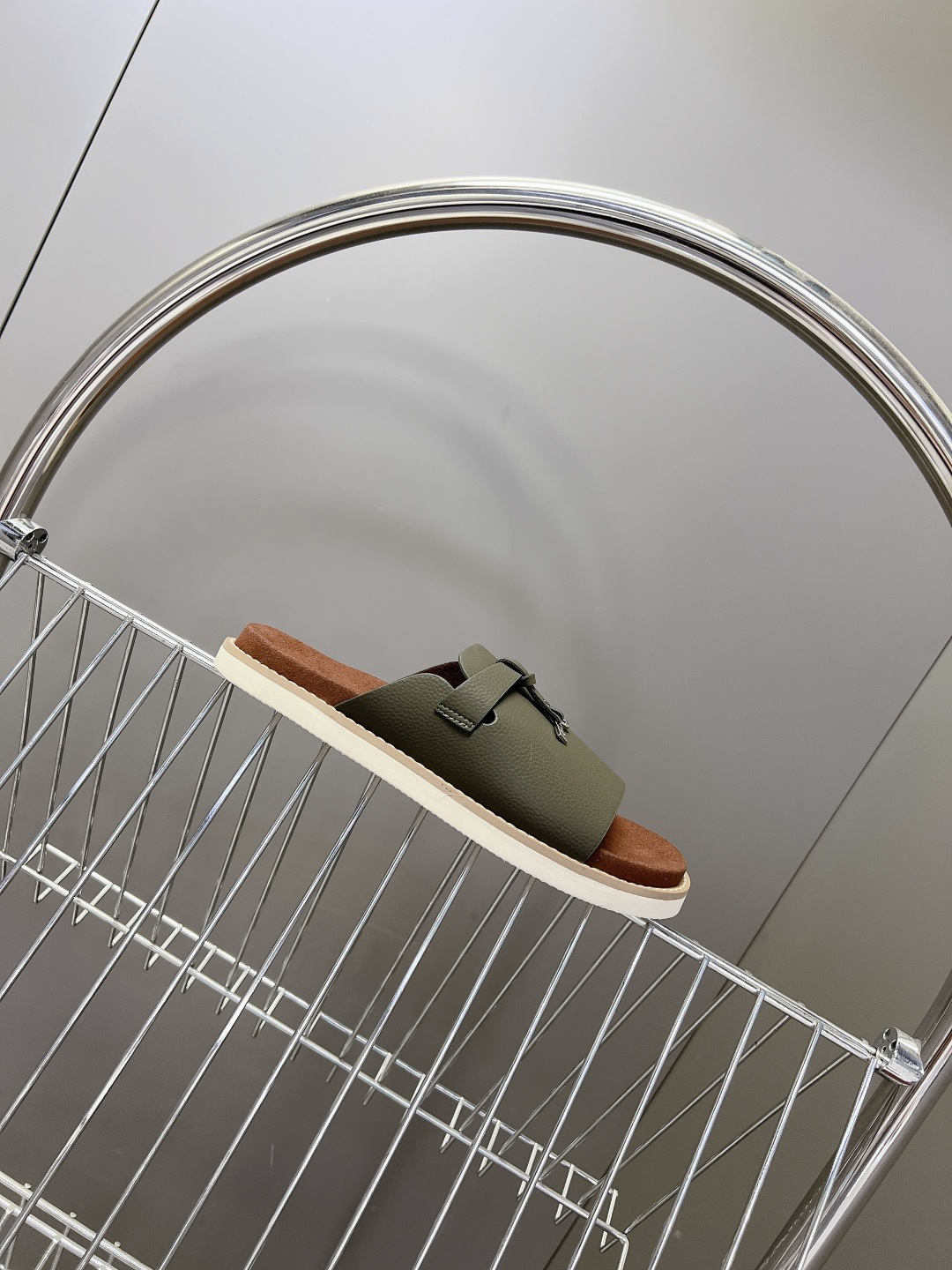 Loro Piana ‌诺悠翩雅春夏最新款老钱风休闲拖鞋超多明星网红种草 Loro Piana Runw