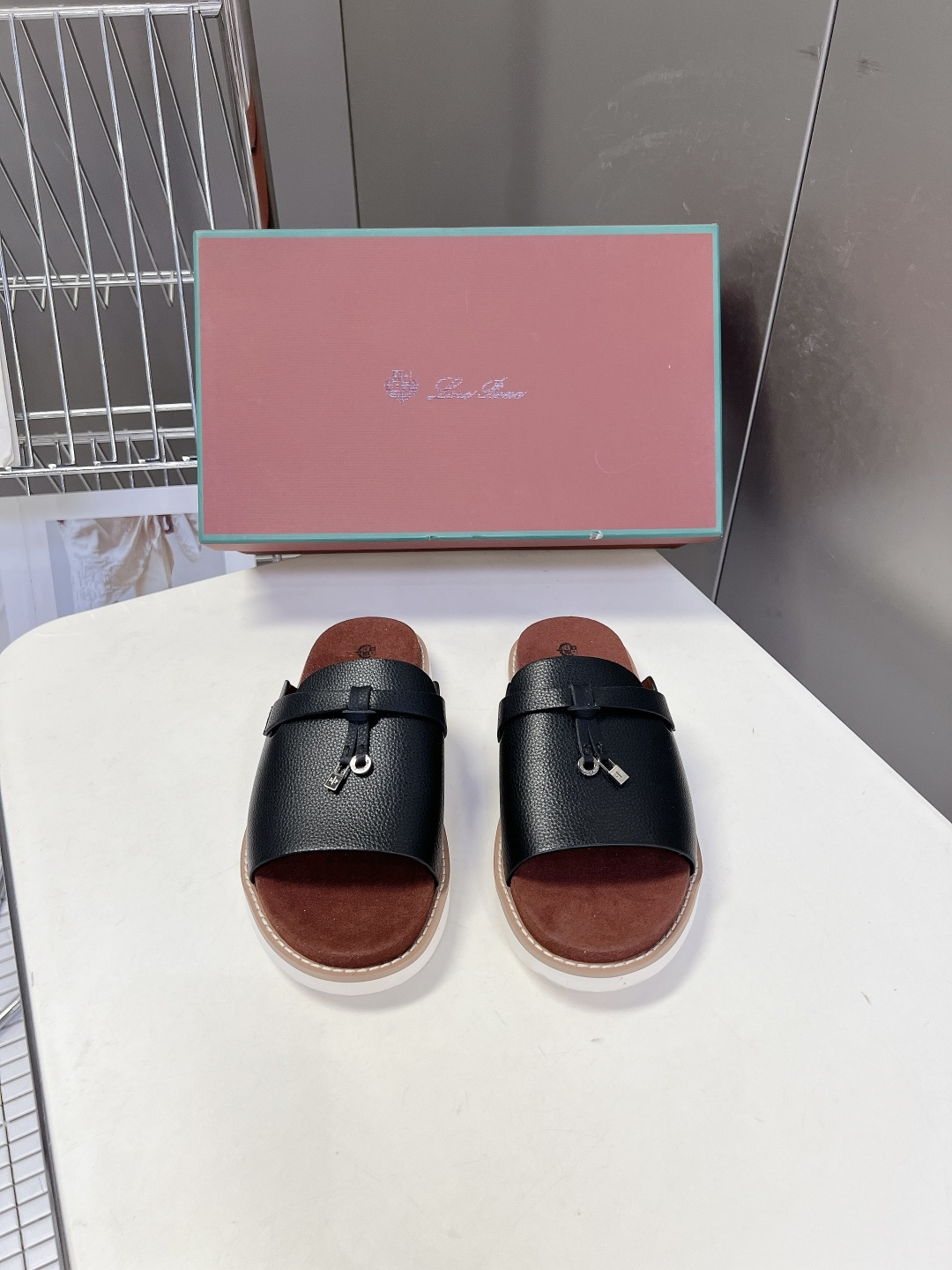 Loro Piana ‌诺悠翩雅春夏最新款老钱风休闲拖鞋超多明星网红种草 Loro Piana Runw