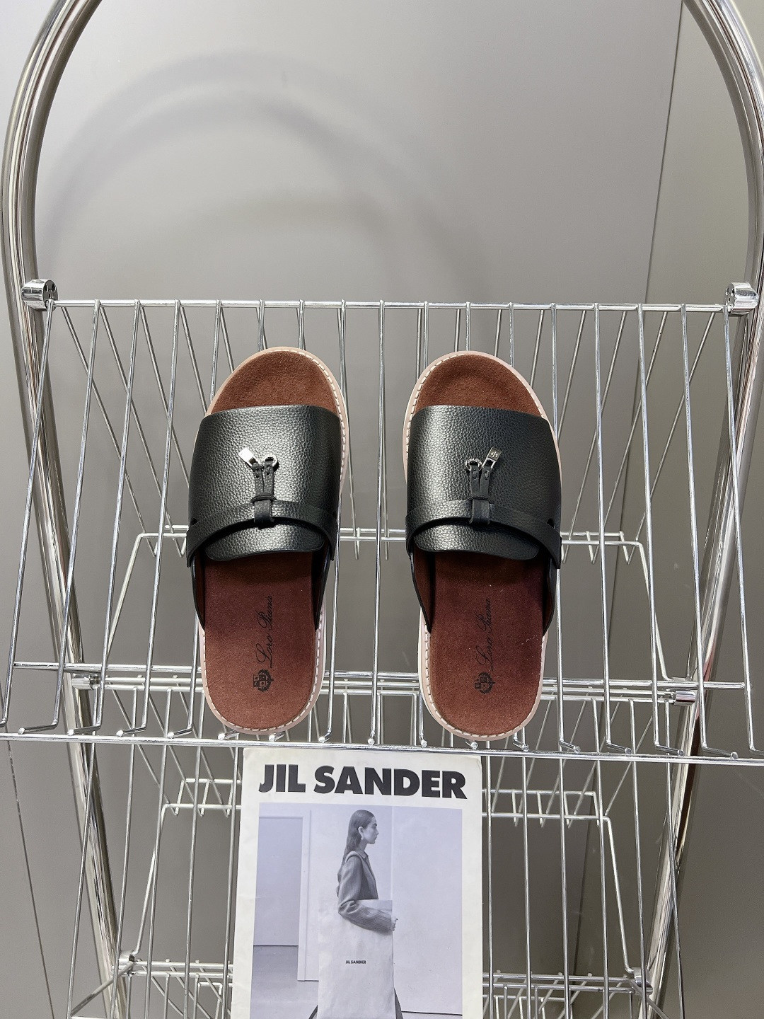 Loro Piana ‌诺悠翩雅春夏最新款老钱风休闲拖鞋超多明星网红种草 Loro Piana Runw