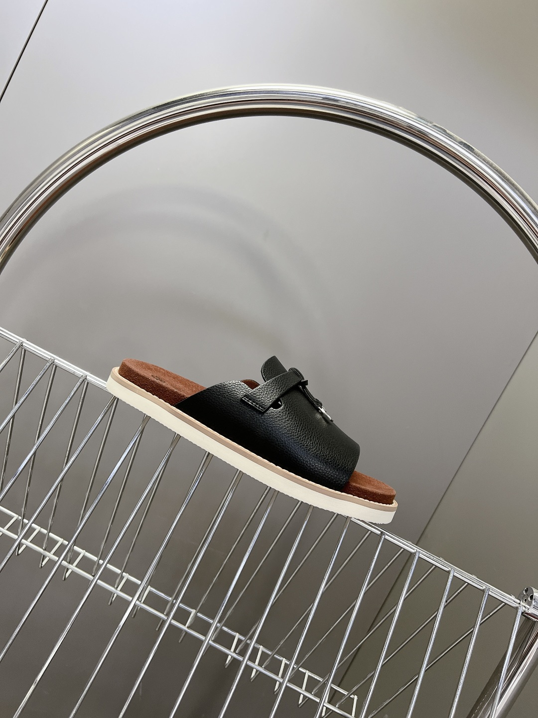 Loro Piana ‌诺悠翩雅春夏最新款老钱风休闲拖鞋超多明星网红种草 Loro Piana Runw