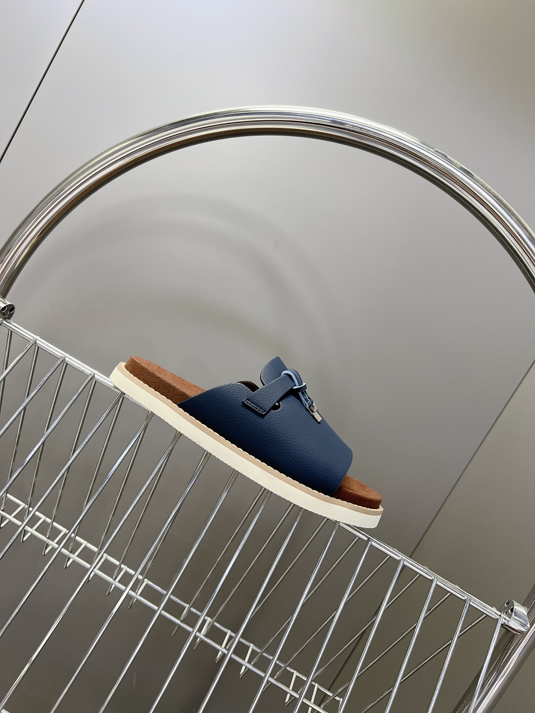 Loro Piana ‌诺悠翩雅春夏最新款老钱风休闲拖鞋超多明星网红种草 Loro Piana Runw