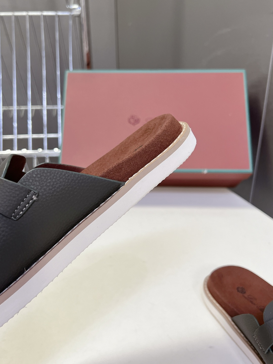 Loro Piana ‌诺悠翩雅春夏最新款老钱风休闲拖鞋超多明星网红种草 Loro Piana Runw