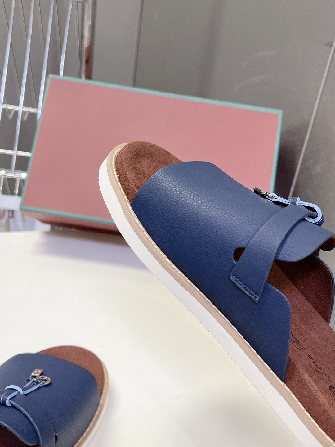 Loro Piana ‌诺悠翩雅春夏最新款老钱风休闲拖鞋超多明星网红种草 Loro Piana Runw