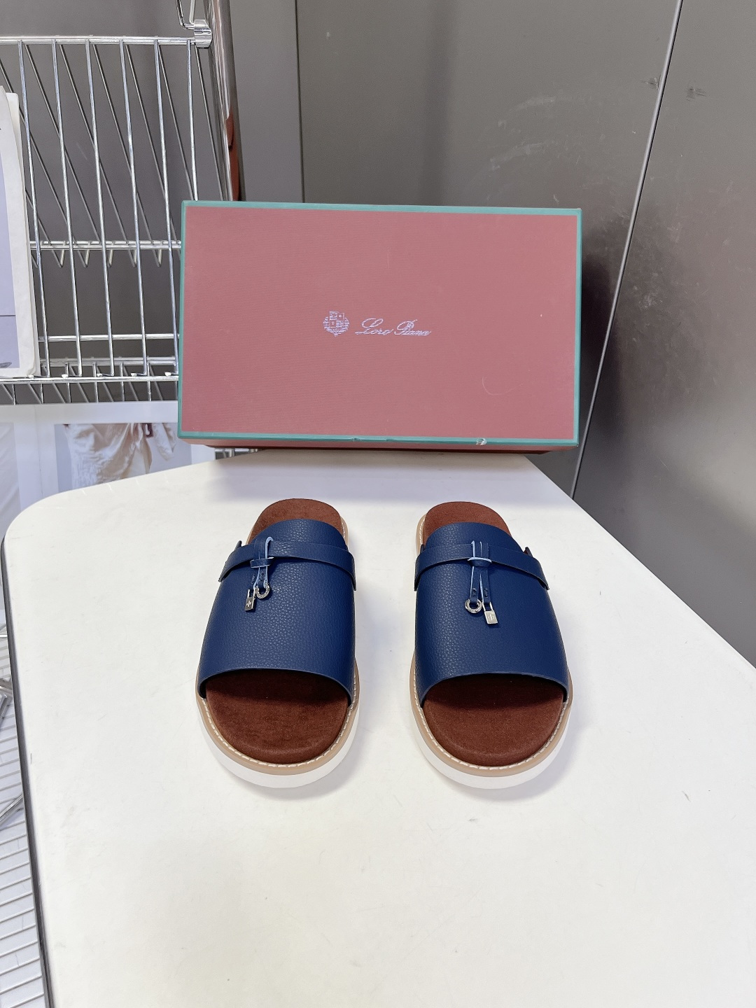 Loro Piana ‌诺悠翩雅春夏最新款老钱风休闲拖鞋超多明星网红种草 Loro Piana Runw