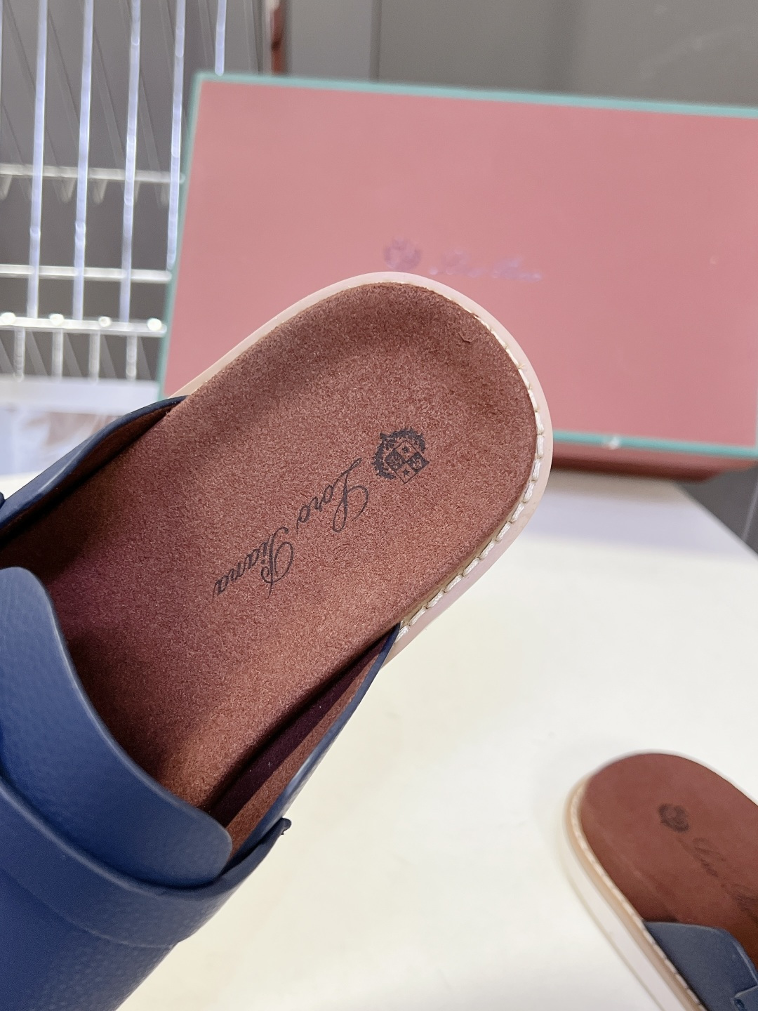 Loro Piana ‌诺悠翩雅春夏最新款老钱风休闲拖鞋超多明星网红种草 Loro Piana Runw