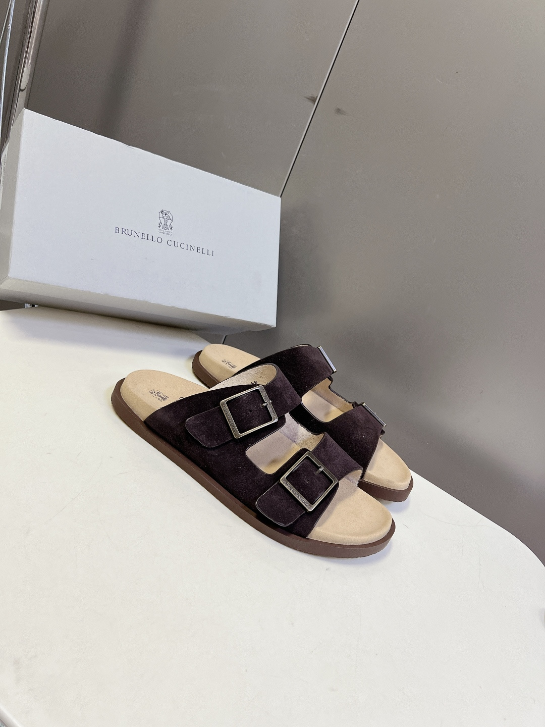 Brunello Cucinelli布鲁奈罗·库奇内利 双扣麂皮老钱风拖鞋超多明星网红种草 简约复古的“