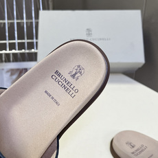 Brunello Cucinelli布鲁奈罗·库奇内利 麂皮老钱风一字拖鞋超多明星网红种草 简约复古的“ Brunello Cucinelli布鲁奈罗·库奇内利 麂皮老钱风一字拖鞋超多明星网红种草 简约复古的“