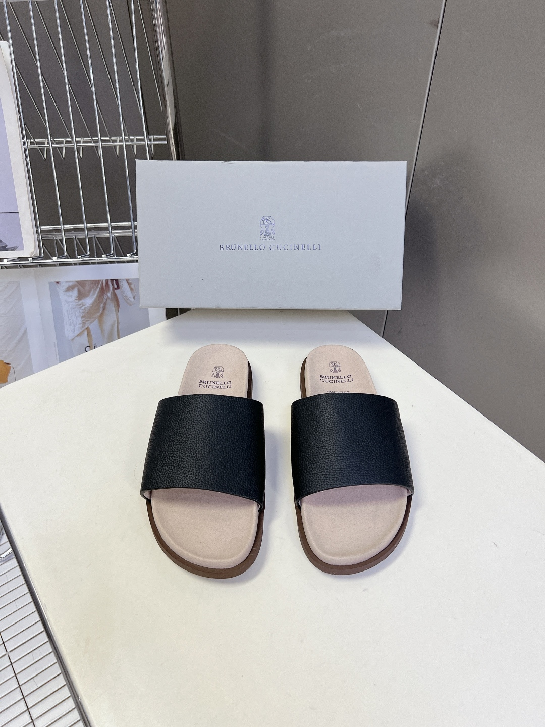 Brunello Cucinelli布鲁奈罗·库奇内利 麂皮老钱风一字拖鞋超多明星网红种草 简约复古的“