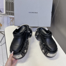 Balenciaga 巴黎世家× Crocs HardCrocs 联名情侣款厚底洞洞鞋超多明星网红种草 Balenciaga 巴黎世家× Crocs HardCrocs 联名情侣款厚底洞洞鞋超多明星网红种草