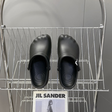 Balenciaga巴黎世家Sunday Molded Mule 情侣款穆勒鞋超多明星网红种草 鞋头采用 Balenciaga巴黎世家Sunday Molded Mule 情侣款穆勒鞋超多明星网红种草 鞋头采用