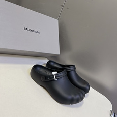 Balenciaga巴黎世家Sunday Molded Mule 情侣款穆勒鞋超多明星网红种草 鞋头采用 Balenciaga巴黎世家Sunday Molded Mule 情侣款穆勒鞋超多明星网红种草 鞋头采用