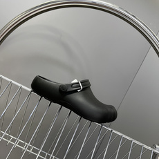 Balenciaga巴黎世家Sunday Molded Mule 情侣款穆勒鞋超多明星网红种草 鞋头采用 Balenciaga巴黎世家Sunday Molded Mule 情侣款穆勒鞋超多明星网红种草 鞋头采用