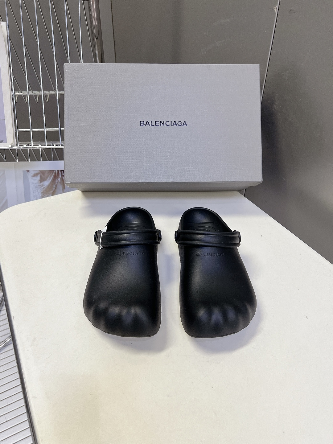 Balenciaga巴黎世家Sunday Molded Mule 情侣款穆勒鞋超多明星网红种草 鞋头采用