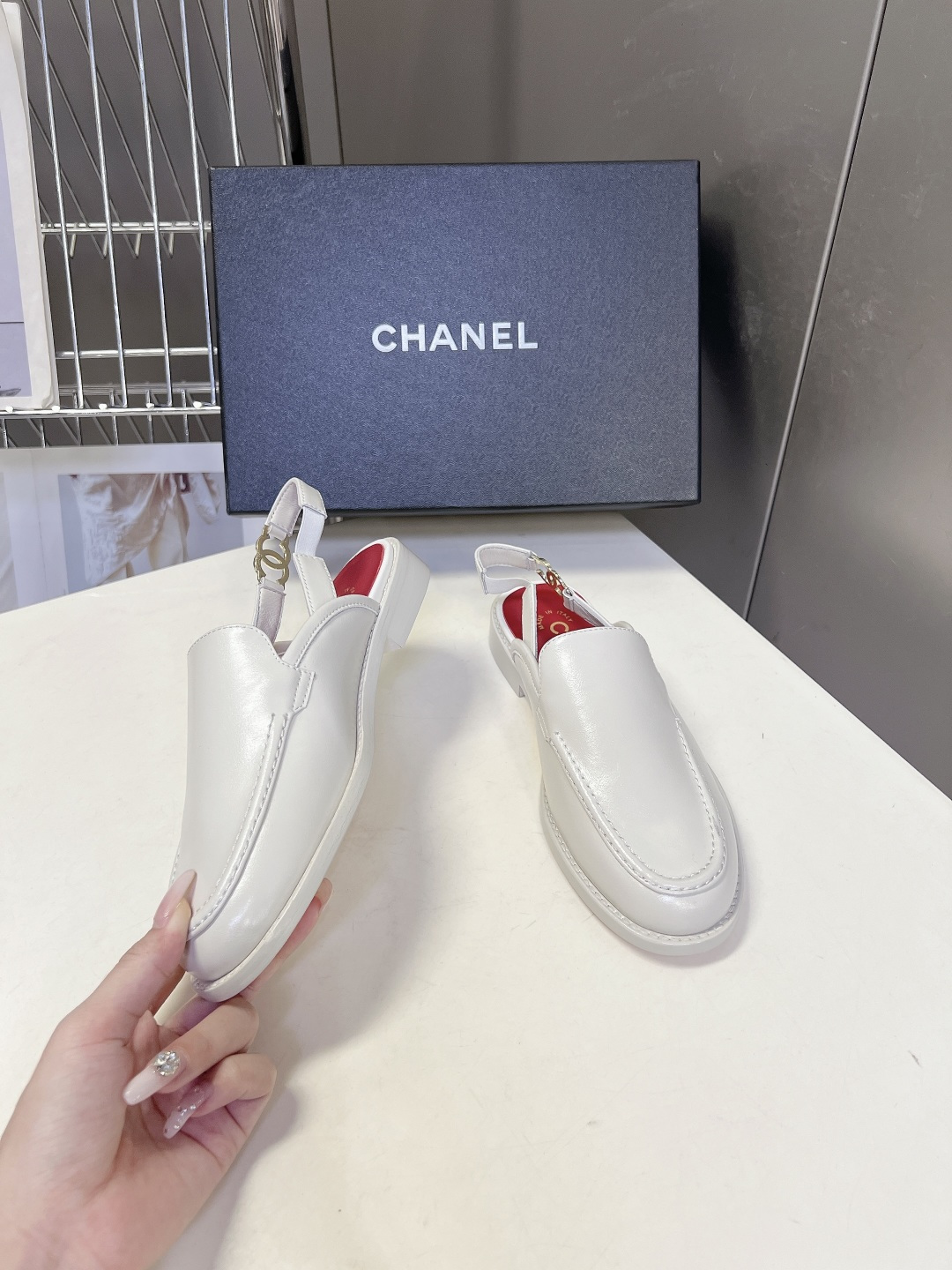 CHANEL香奈儿经典后绊带乐福穆勒鞋超多明星网红种草 这是香奈儿经典Slingback后空乐福穆勒平底 CHANEL香奈儿经典后绊带乐福穆勒鞋超多明星网红种草 这是香奈儿经典Slingback后空乐福穆勒平底
