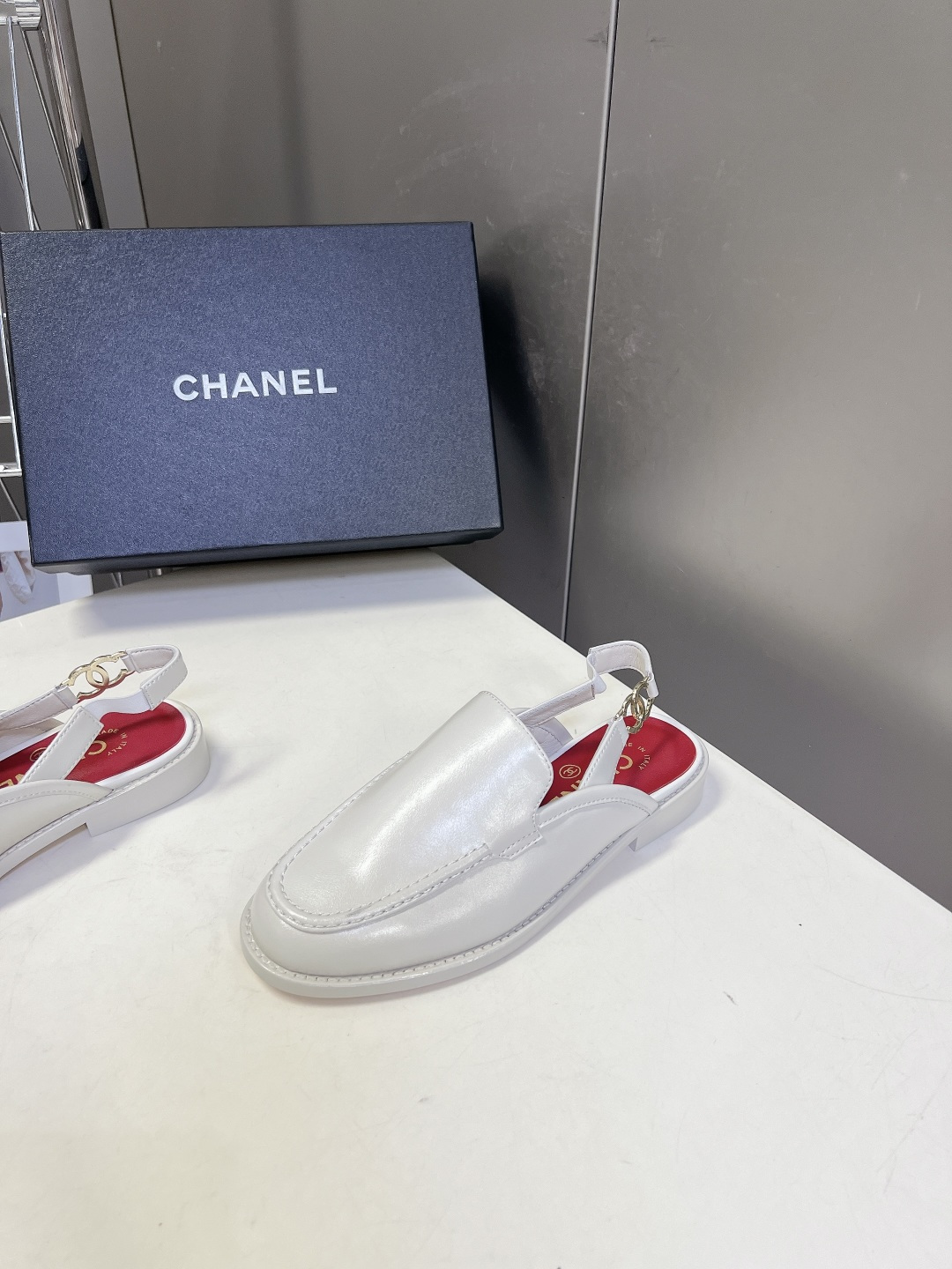 CHANEL香奈儿经典后绊带乐福穆勒鞋超多明星网红种草 这是香奈儿经典Slingback后空乐福穆勒平底 CHANEL香奈儿经典后绊带乐福穆勒鞋超多明星网红种草 这是香奈儿经典Slingback后空乐福穆勒平底