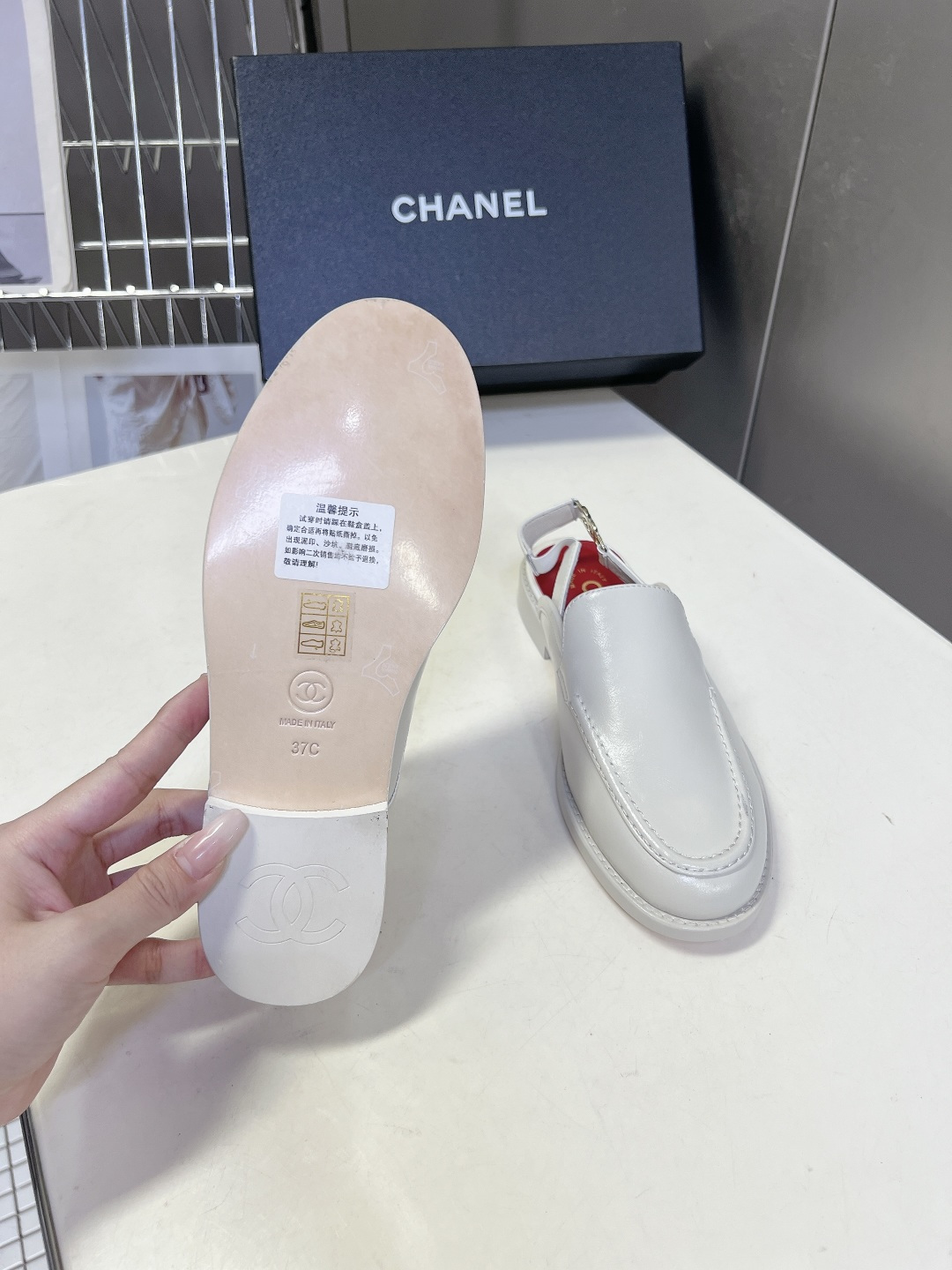CHANEL香奈儿经典后绊带乐福穆勒鞋超多明星网红种草 这是香奈儿经典Slingback后空乐福穆勒平底 CHANEL香奈儿经典后绊带乐福穆勒鞋超多明星网红种草 这是香奈儿经典Slingback后空乐福穆勒平底