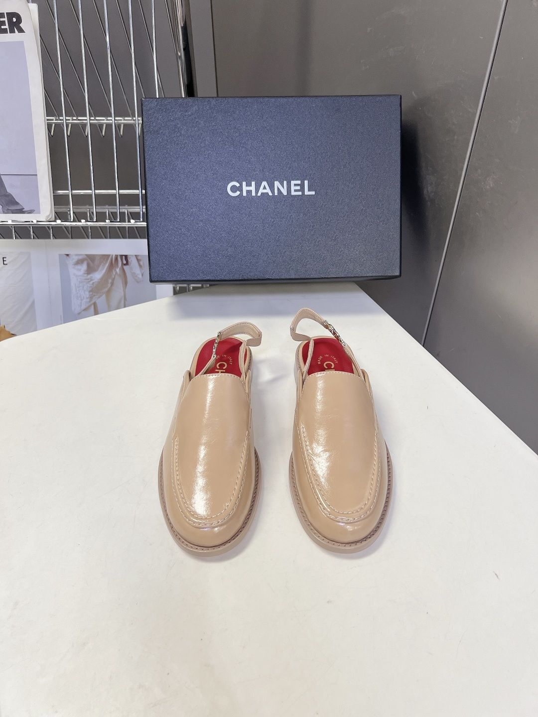 CHANEL香奈儿经典后绊带乐福穆勒鞋超多明星网红种草 这是香奈儿经典Slingback后空乐福穆勒平底