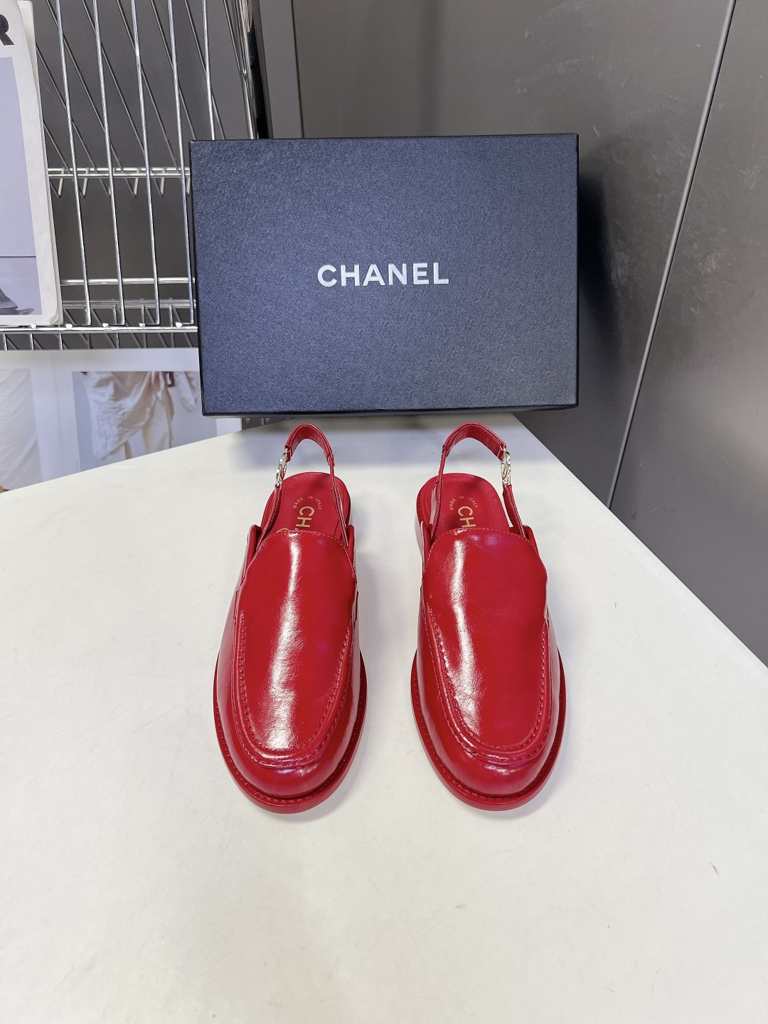 CHANEL香奈儿经典后绊带乐福穆勒鞋超多明星网红种草 这是香奈儿经典Slingback后空乐福穆勒平底