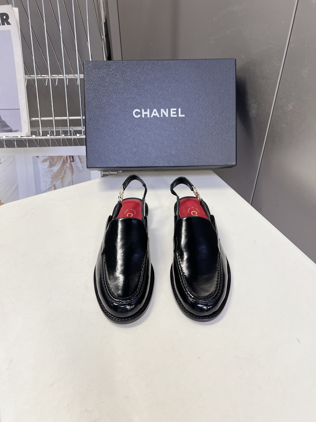 CHANEL香奈儿经典后绊带乐福穆勒鞋超多明星网红种草 这是香奈儿经典Slingback后空乐福穆勒平底