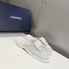 CHANEL香奈儿经典菱格双C穆勒半拖乐福鞋超多明星网红种草 鞋面保留品牌经典菱格绗缝鞋舌 搭配镶钻金属 CHANEL香奈儿经典菱格双C穆勒半拖乐福鞋超多明星网红种草 鞋面保留品牌经典菱格绗缝鞋舌 搭配镶钻金属