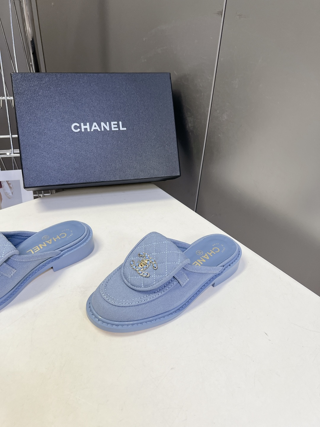 CHANEL香奈儿经典菱格双C穆勒半拖乐福鞋超多明星网红种草 鞋面保留品牌经典菱格绗缝鞋舌 搭配镶钻金属 CHANEL香奈儿经典菱格双C穆勒半拖乐福鞋超多明星网红种草 鞋面保留品牌经典菱格绗缝鞋舌 搭配镶钻金属