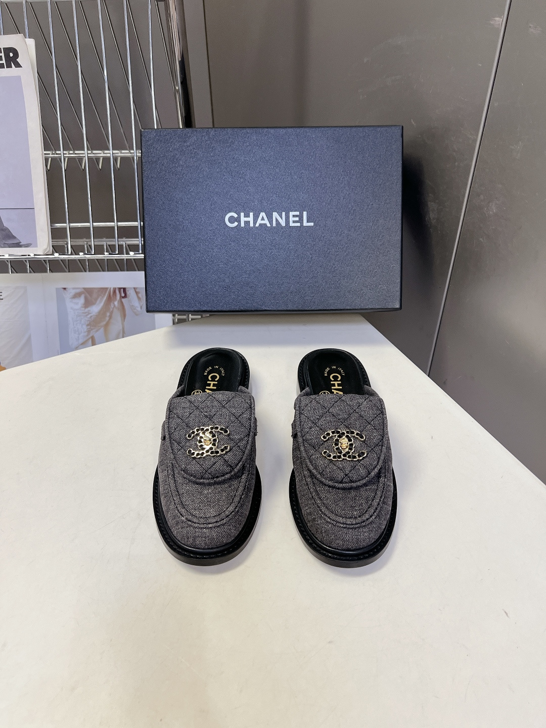 CHANEL香奈儿经典菱格双C穆勒半拖乐福鞋超多明星网红种草 鞋面保留品牌经典菱格绗缝鞋舌 搭配镶钻金属