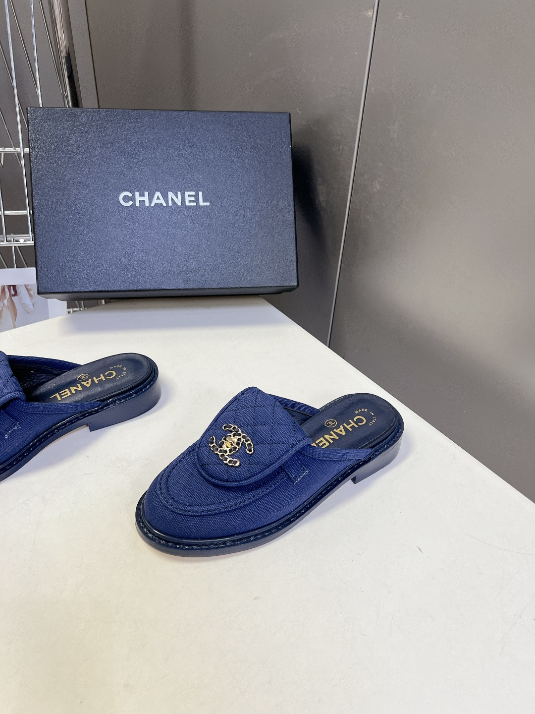 CHANEL香奈儿经典菱格双C穆勒半拖乐福鞋超多明星网红种草 鞋面保留品牌经典菱格绗缝鞋舌 搭配镶钻金属