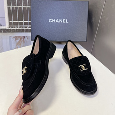 CHANEL香奈儿经典菱格双C乐福鞋超多明星网红种草 鞋盖沿用品牌标志性菱格车缝工艺 搭配可旋转开合金属 CHANEL香奈儿经典菱格双C乐福鞋超多明星网红种草 鞋盖沿用品牌标志性菱格车缝工艺 搭配可旋转开合金属