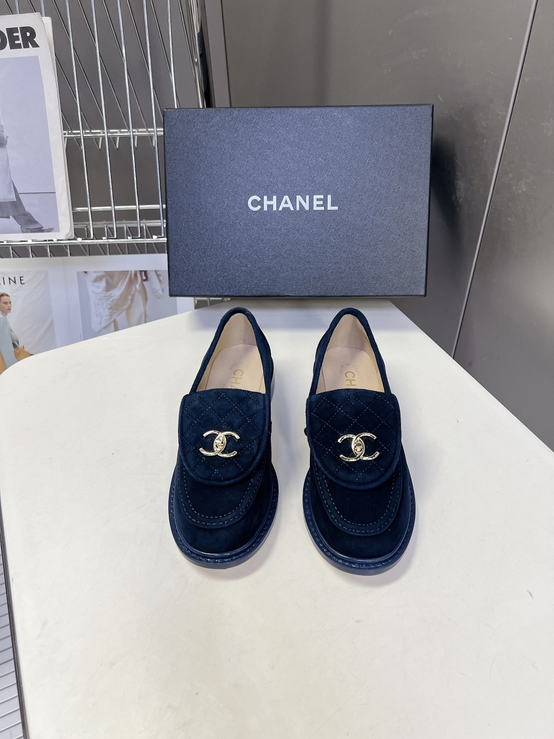 CHANEL香奈儿经典菱格双C乐福鞋超多明星网红种草 鞋盖沿用品牌标志性菱格车缝工艺 搭配可旋转开合金属