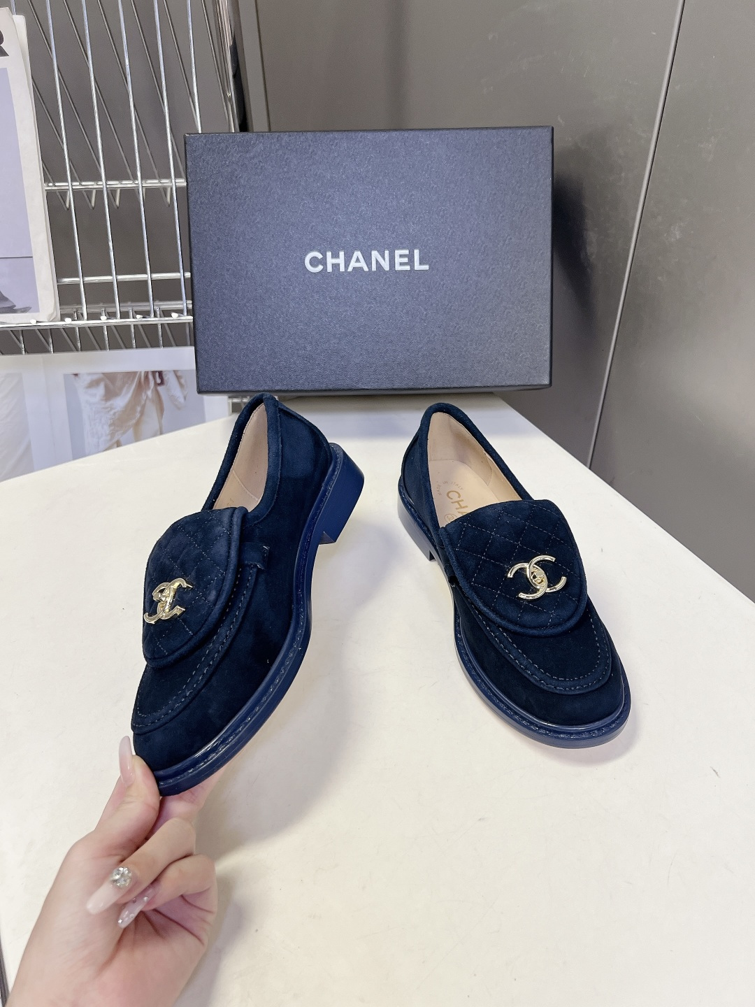CHANEL香奈儿经典菱格双C乐福鞋超多明星网红种草 鞋盖沿用品牌标志性菱格车缝工艺 搭配可旋转开合金属 CHANEL香奈儿经典菱格双C乐福鞋超多明星网红种草 鞋盖沿用品牌标志性菱格车缝工艺 搭配可旋转开合金属