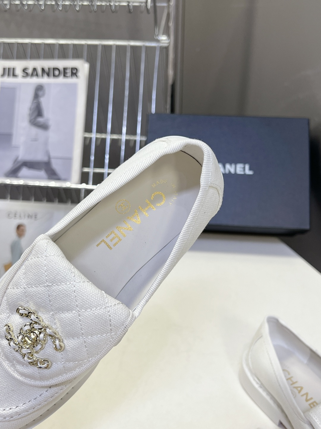 CHANEL香奈儿经典菱格双C乐福鞋超多明星网红种草 鞋盖沿用品牌标志性菱格车缝工艺 搭配可旋转开合金属