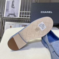 CHANEL香奈儿经典菱格双C乐福鞋超多明星网红种草 鞋盖沿用品牌标志性菱格车缝工艺 搭配可旋转开合金属 CHANEL香奈儿经典菱格双C乐福鞋超多明星网红种草 鞋盖沿用品牌标志性菱格车缝工艺 搭配可旋转开合金属