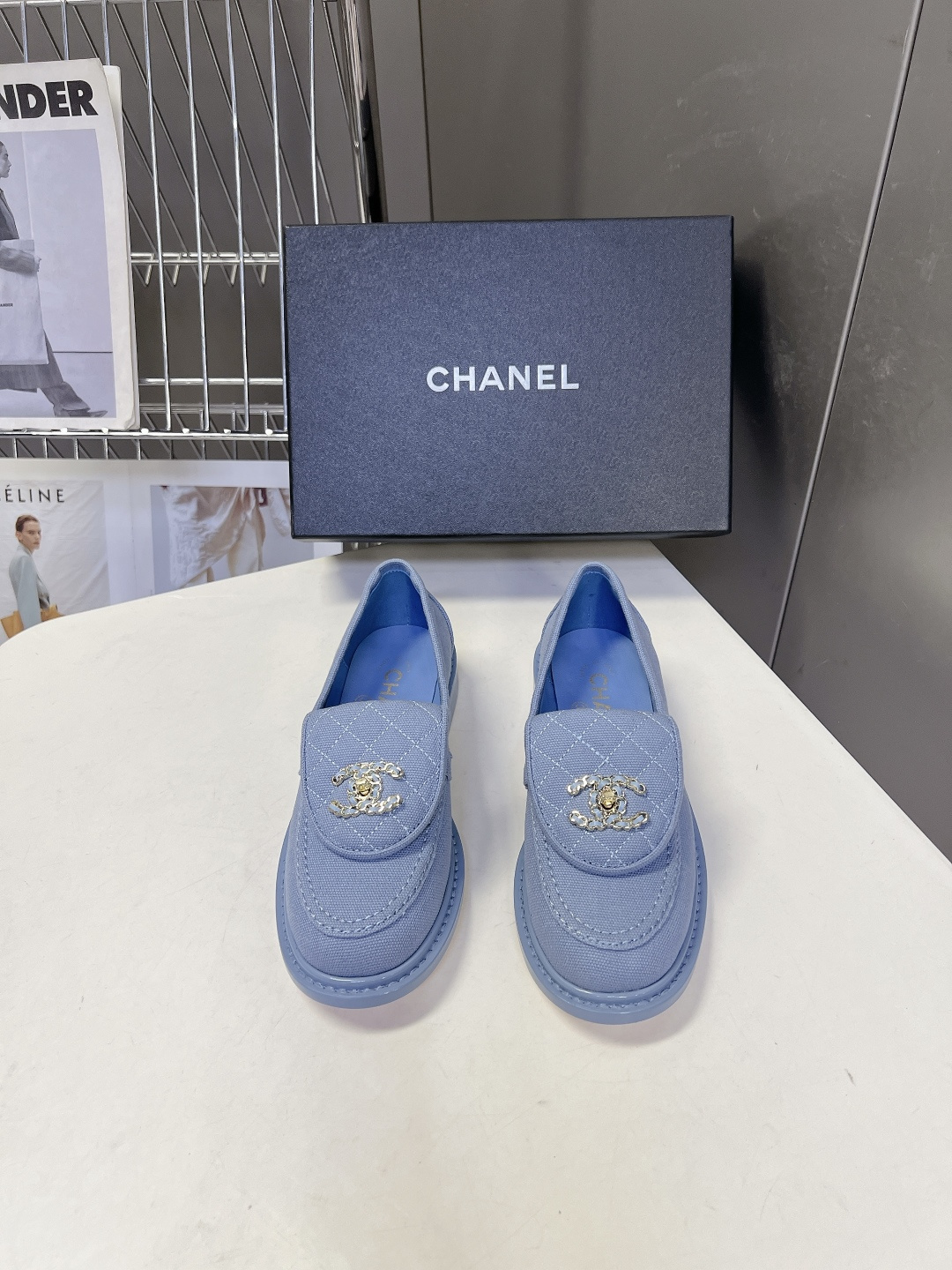 CHANEL香奈儿经典菱格双C乐福鞋超多明星网红种草 鞋盖沿用品牌标志性菱格车缝工艺 搭配可旋转开合金属