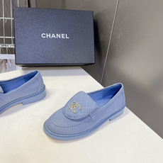 CHANEL香奈儿经典菱格双C乐福鞋超多明星网红种草 鞋盖沿用品牌标志性菱格车缝工艺 搭配可旋转开合金属 CHANEL香奈儿经典菱格双C乐福鞋超多明星网红种草 鞋盖沿用品牌标志性菱格车缝工艺 搭配可旋转开合金属