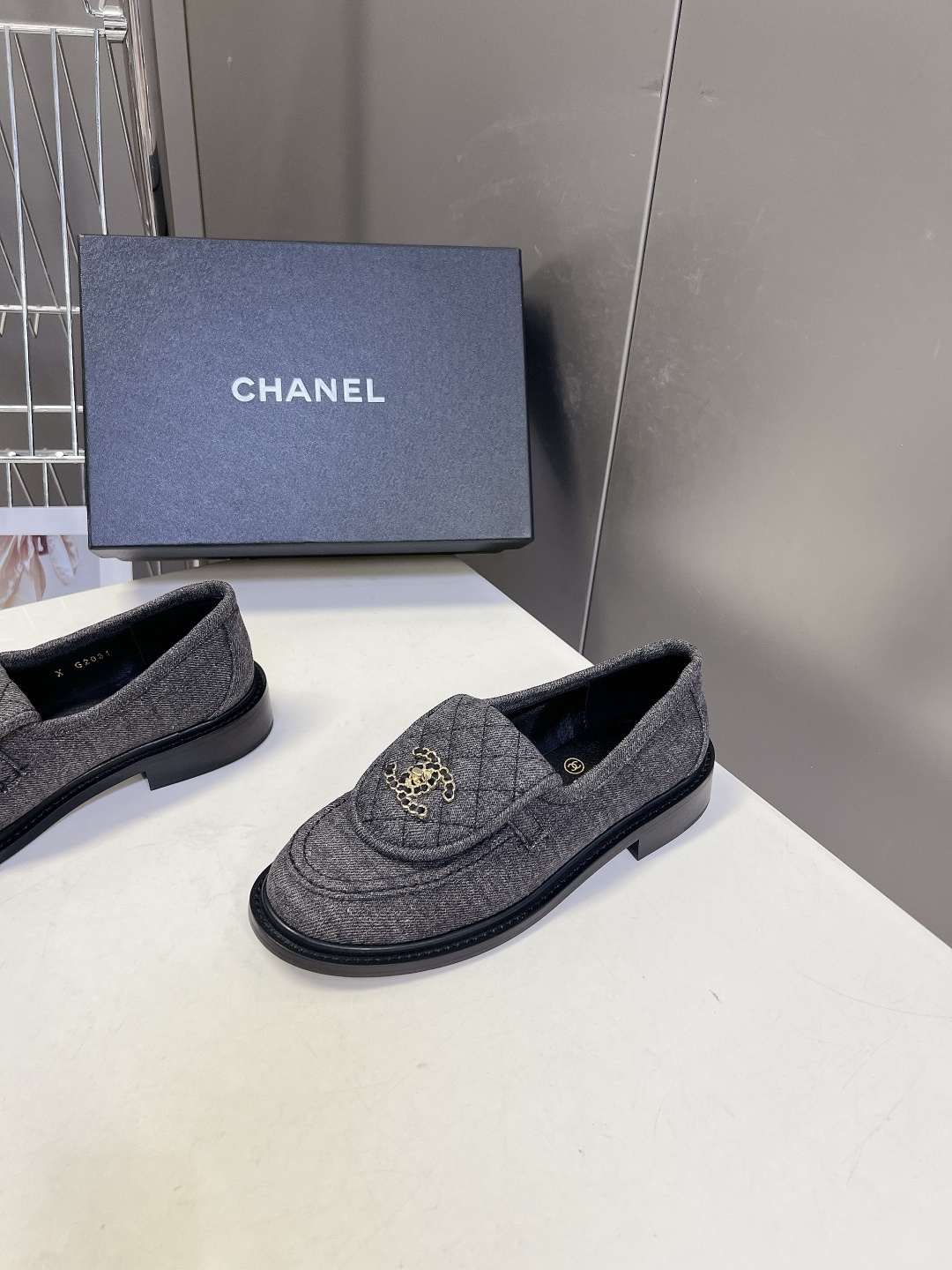 CHANEL香奈儿经典菱格双C乐福鞋超多明星网红种草 鞋盖沿用品牌标志性菱格车缝工艺 搭配可旋转开合金属 CHANEL香奈儿经典菱格双C乐福鞋超多明星网红种草 鞋盖沿用品牌标志性菱格车缝工艺 搭配可旋转开合金属