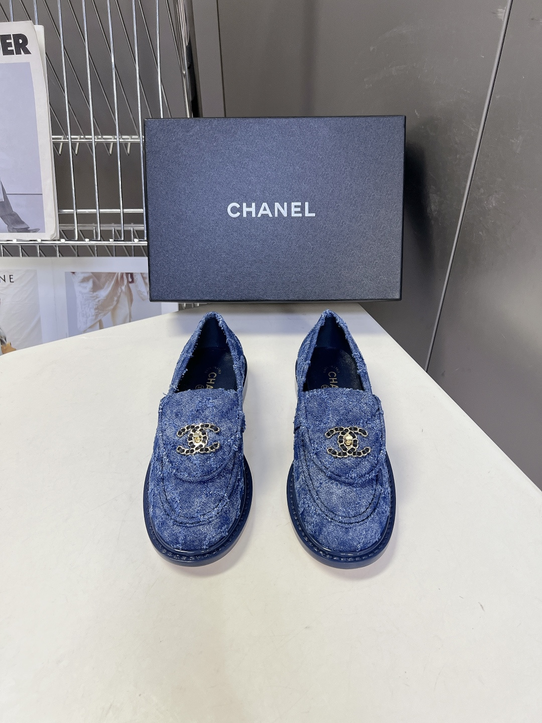 CHANEL香奈儿经典菱格双C乐福鞋超多明星网红种草 鞋盖沿用品牌标志性菱格车缝工艺 搭配可旋转开合金属