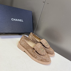 CHANEL香奈儿经典菱格双C乐福鞋超多明星网红种草 鞋盖沿用品牌标志性菱格车缝工艺 搭配可旋转开合金属 CHANEL香奈儿经典菱格双C乐福鞋超多明星网红种草 鞋盖沿用品牌标志性菱格车缝工艺 搭配可旋转开合金属