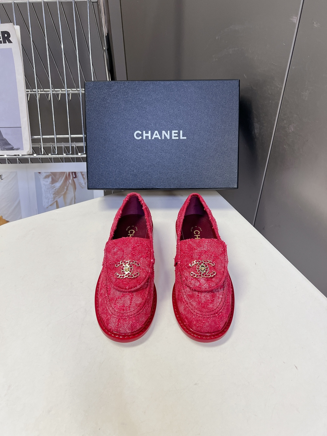 CHANEL香奈儿经典菱格双C乐福鞋超多明星网红种草 鞋盖沿用品牌标志性菱格车缝工艺 搭配可旋转开合金属