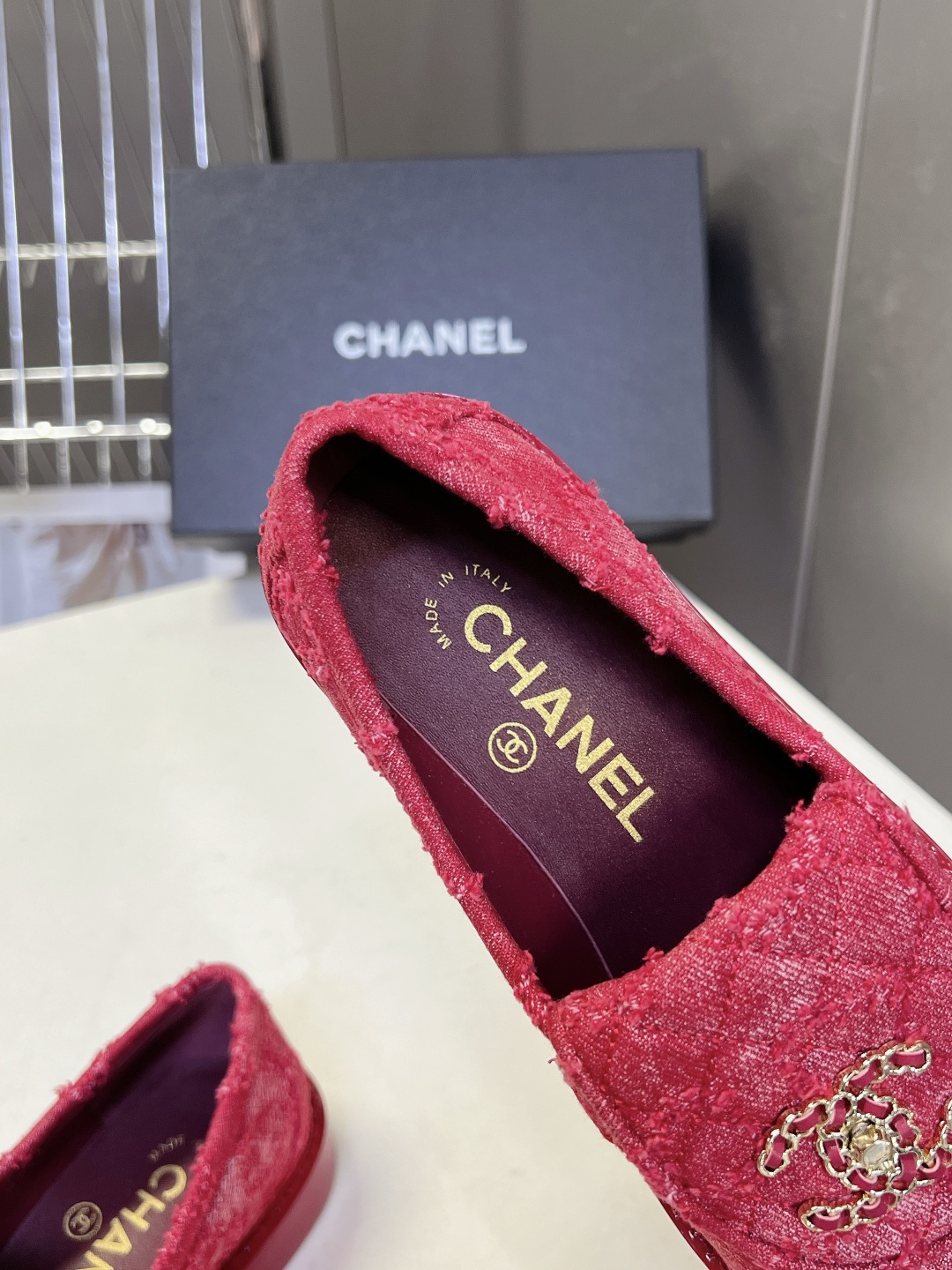 CHANEL香奈儿经典菱格双C乐福鞋超多明星网红种草 鞋盖沿用品牌标志性菱格车缝工艺 搭配可旋转开合金属 CHANEL香奈儿经典菱格双C乐福鞋超多明星网红种草 鞋盖沿用品牌标志性菱格车缝工艺 搭配可旋转开合金属
